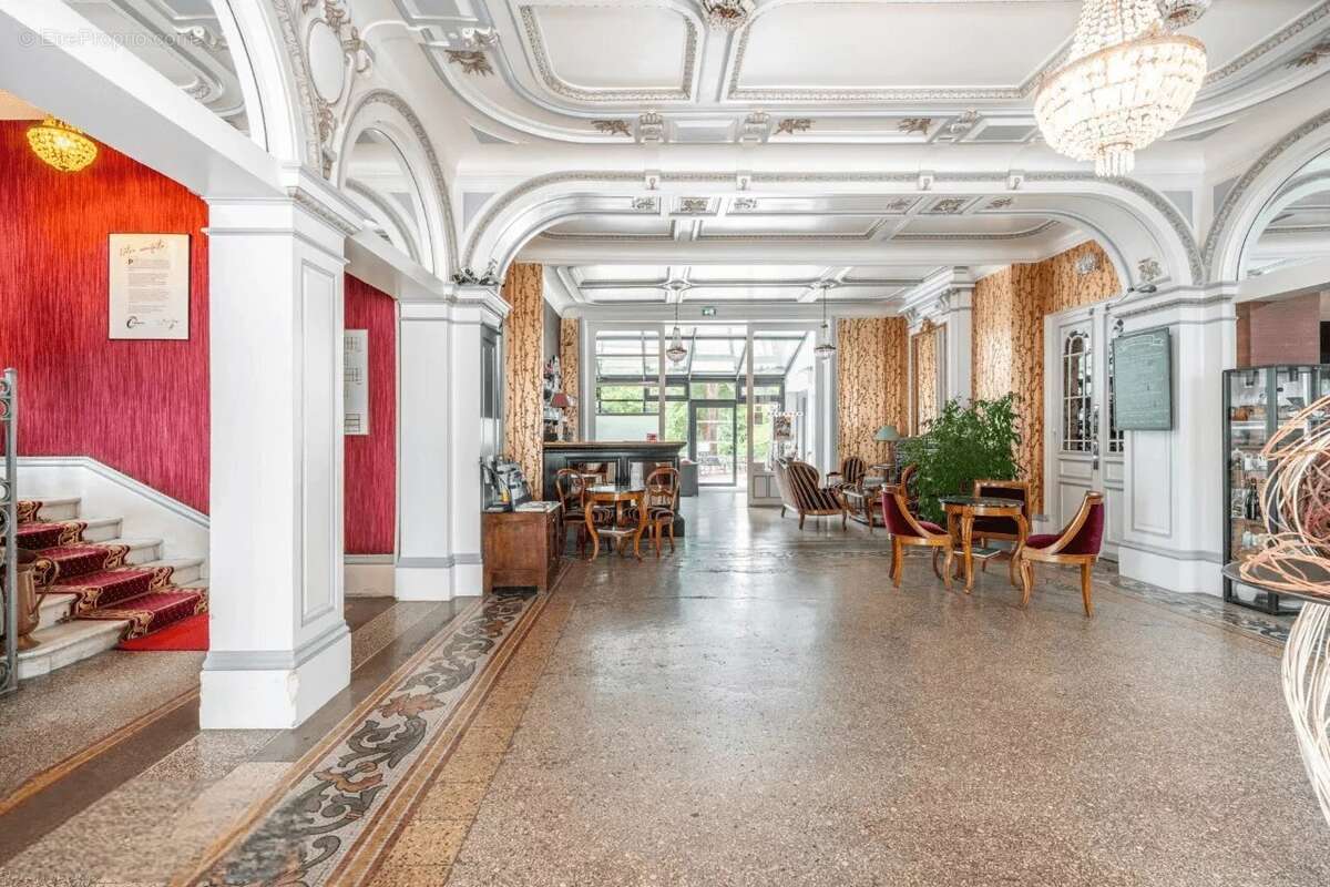 Hôtel 3 étoiles de 3000m² avec grand parc - photo 6