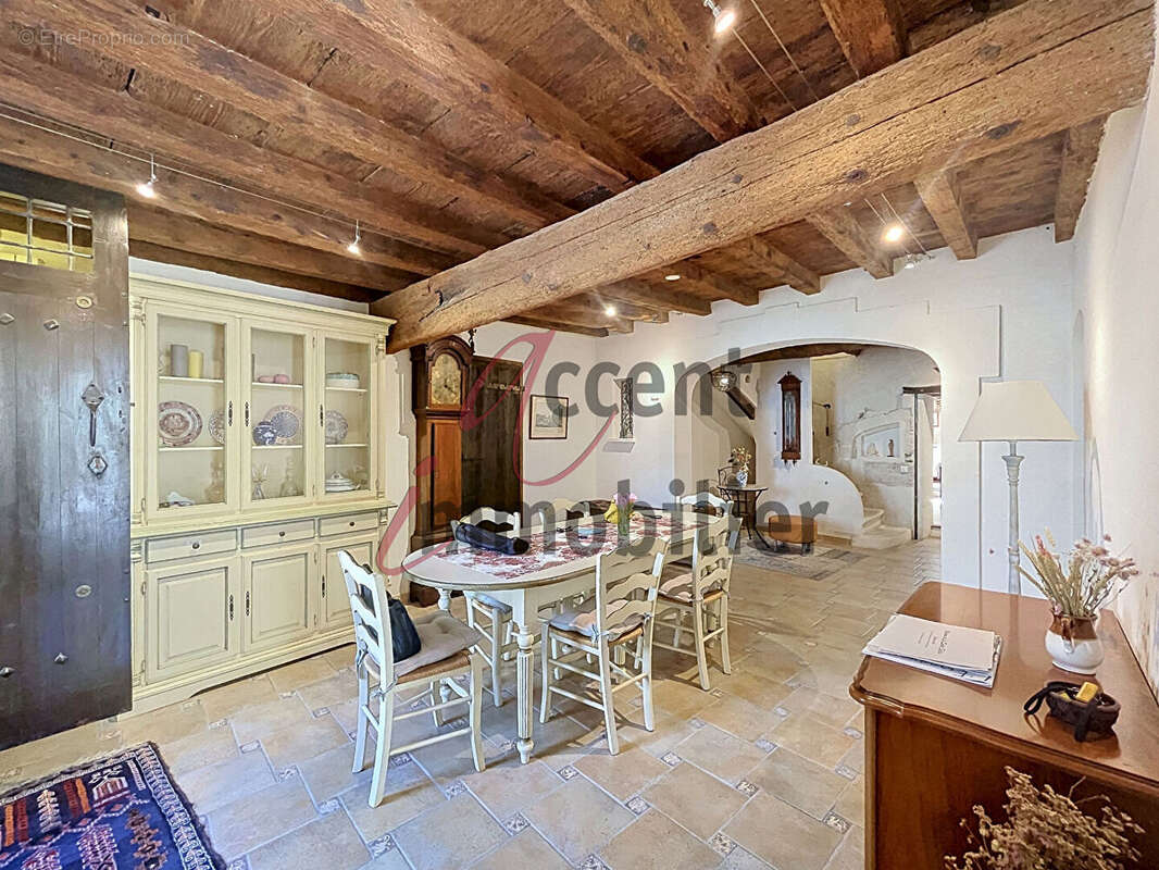 Maison à EYRAGUES