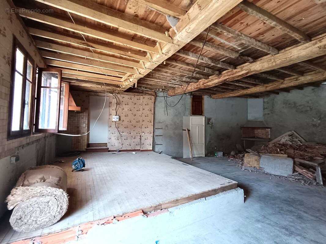 Maison de ville rénovée avec dépendance - photo 11