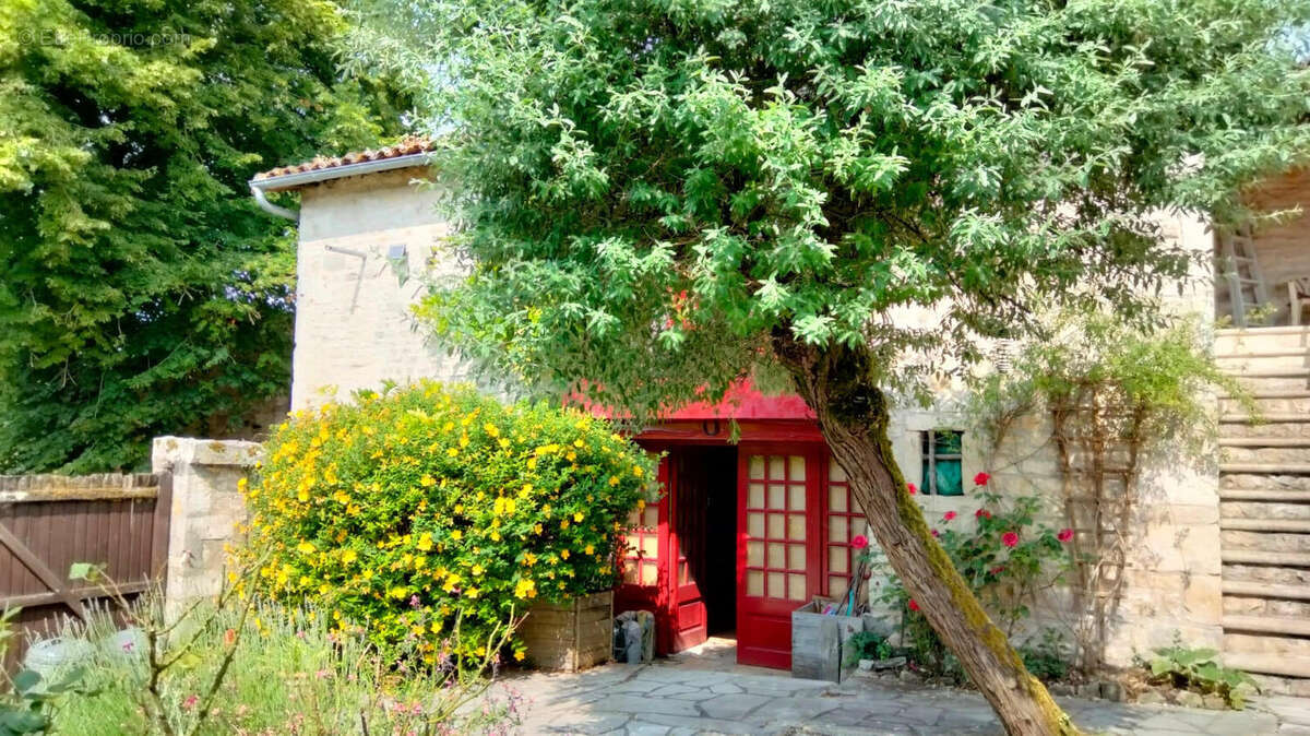 OVERVIEW - Maison à SALLES-DE-VILLEFAGNAN