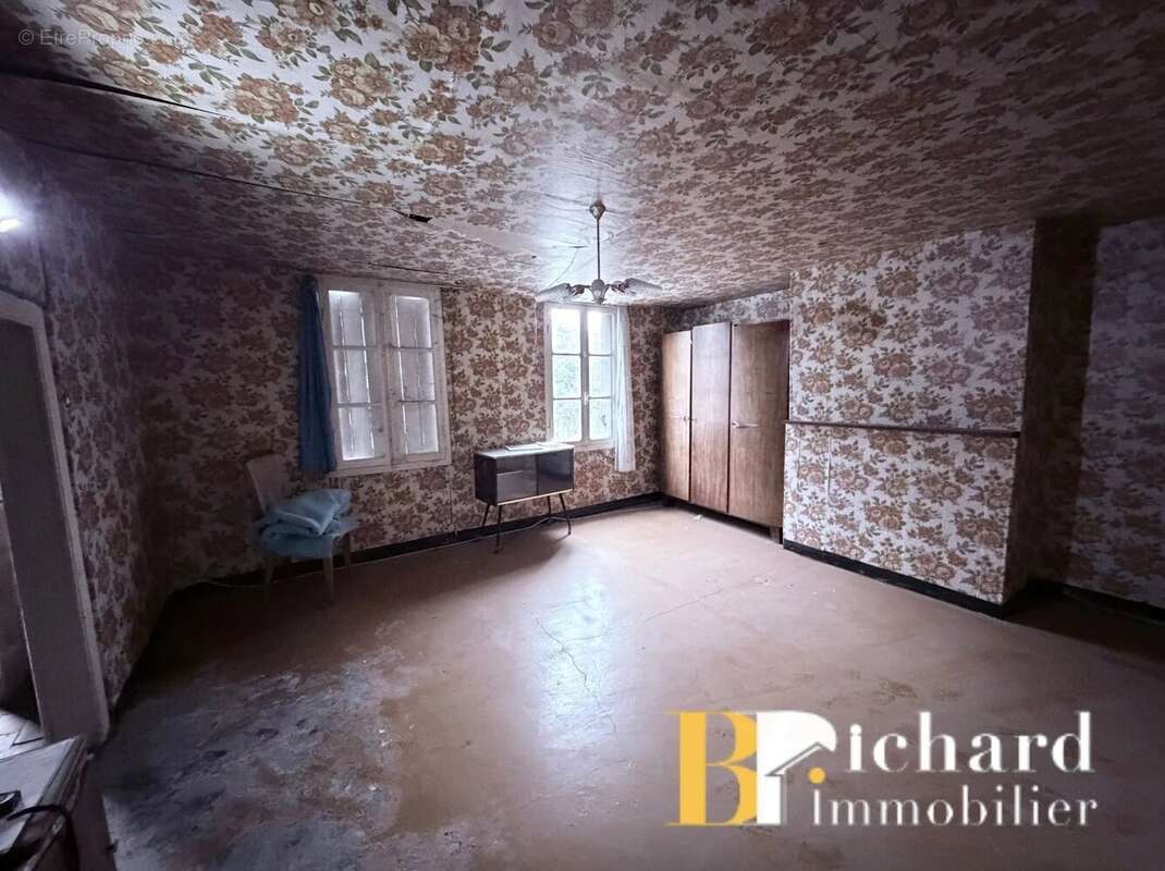 Maison à TAVAUX-ET-PONTSERICOURT