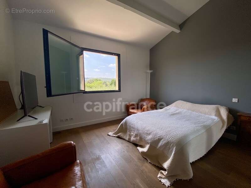 À SAINT MAXIMIN (30) Splendide propriété de 280 m², à 5 min d’Uzès proche de toutes commodités, sur un terrain clos et arboré d’ - photo 25