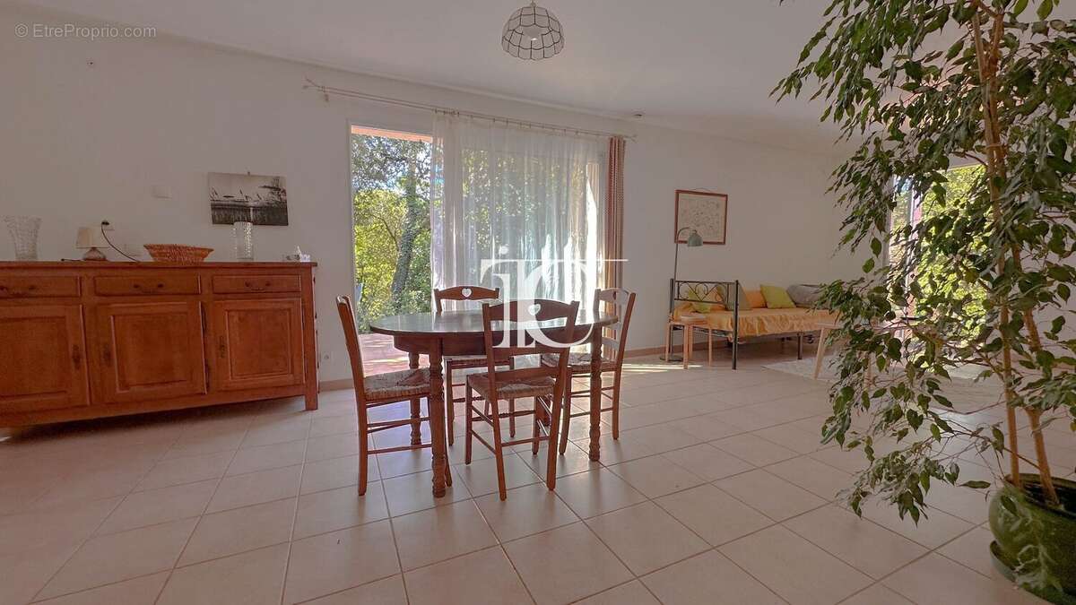 Maison à MEJANNES-LE-CLAP