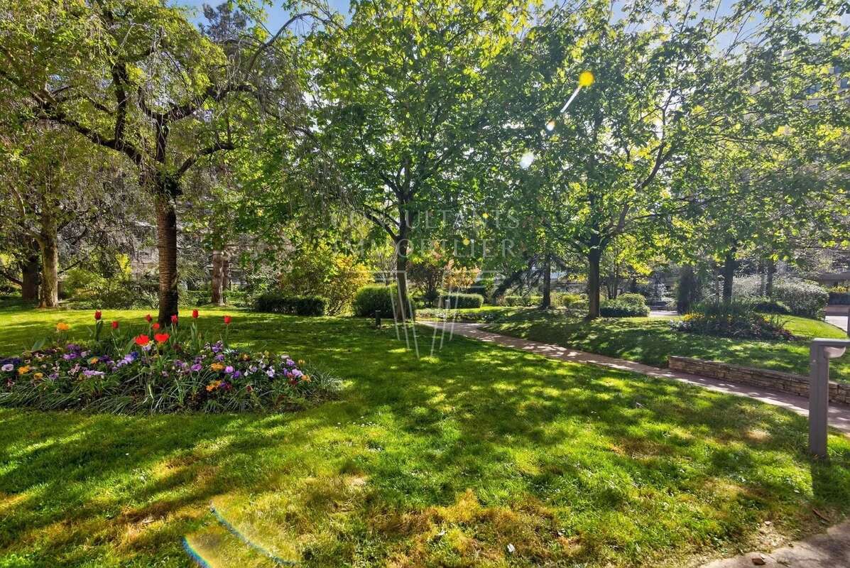 Appartement traversant parfait etat balcon paris xvi– quartier jasmin. - photo 11