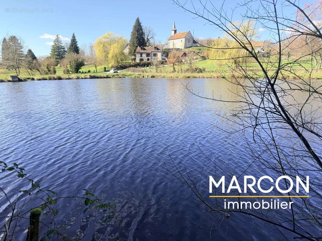 Terrain à AZAT-CHATENET