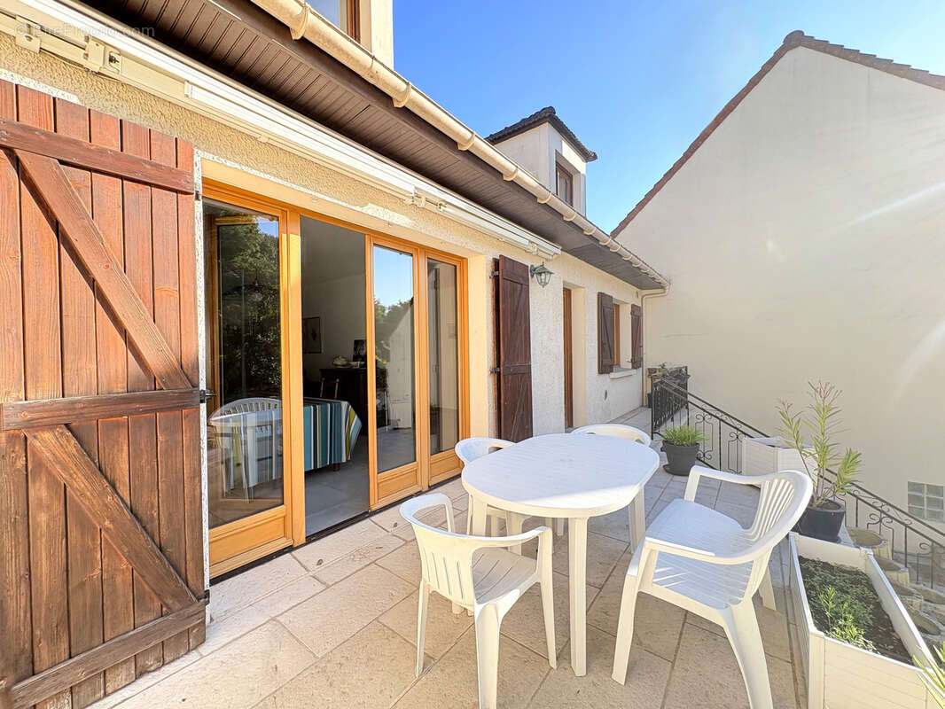 Maison à CHENNEVIERES-SUR-MARNE