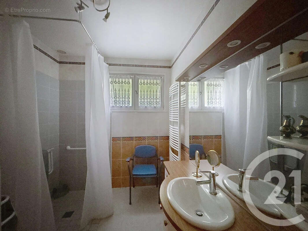 Maison à VOEUIL-ET-GIGET