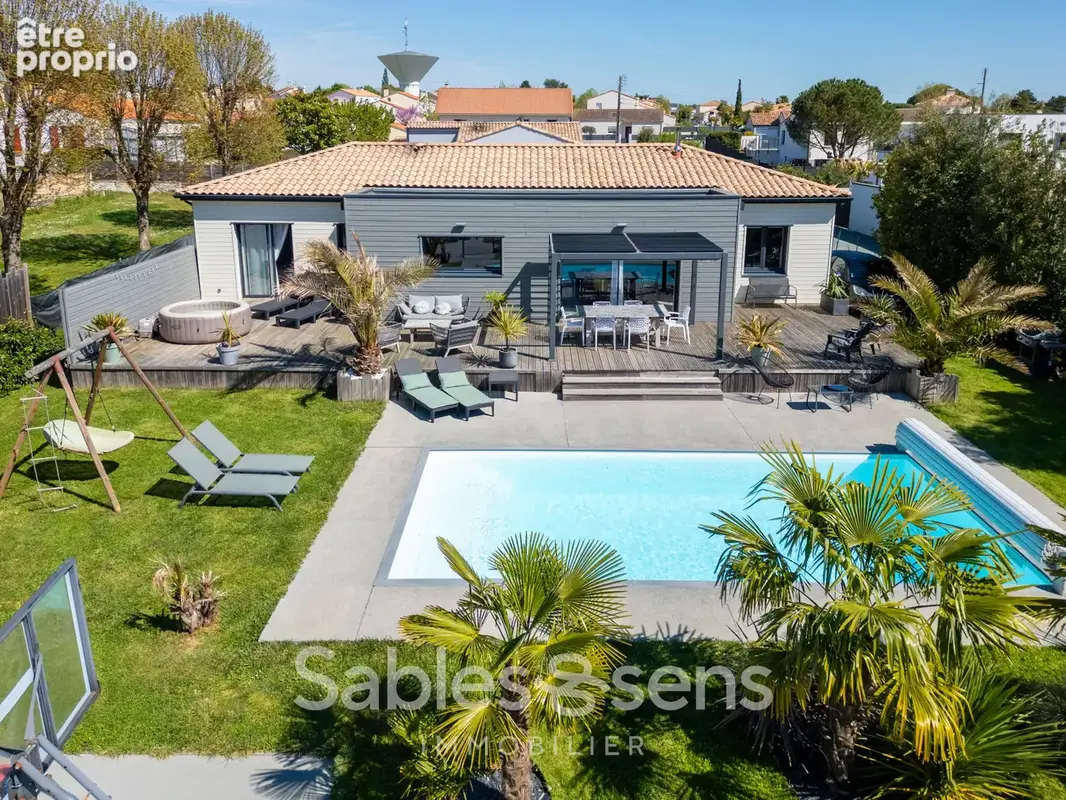 Maison T5 sur la commune du Bourg-sous-la-Roche-sur-Yon - photo 1