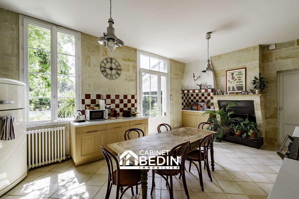 Maison à BLANQUEFORT