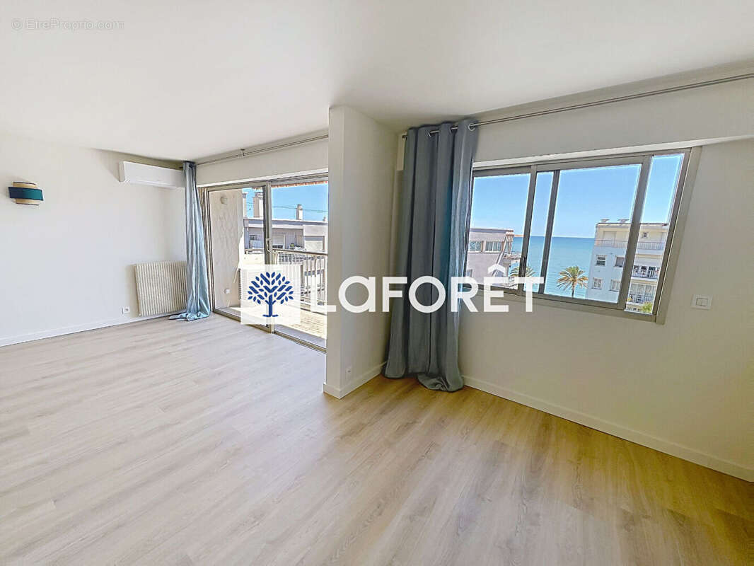 Appartement dernier étage, rénové, Cros De Cagnes avec vue mer - photo 5