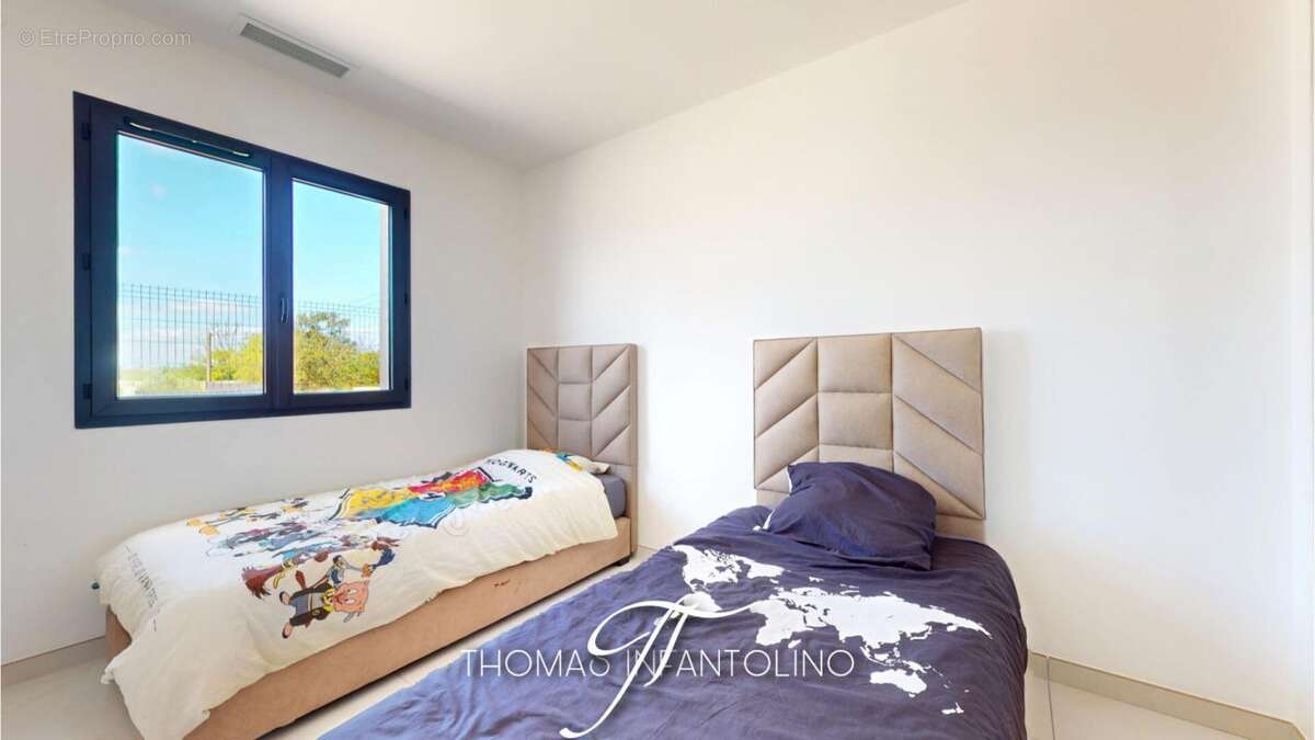 En exclusivite - plain pied - 3 chambres - 1 suite parentale - salle de bain - salle d'eau - piscine - pool house - photo 15