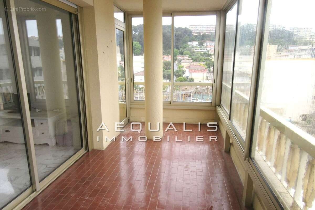 Appartement à SAINT-LAURENT-DU-VAR