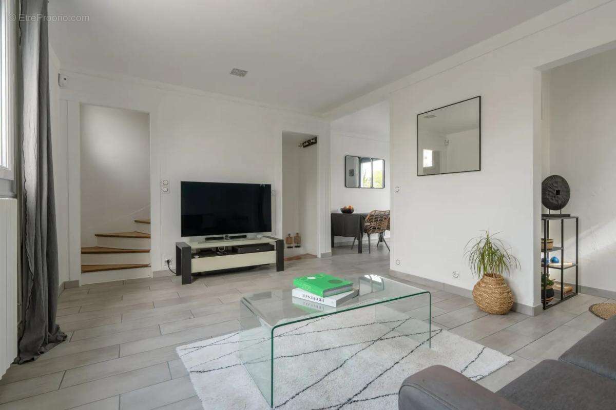Maison rénovée 6 pièces 153 m² à Antony - photo 17