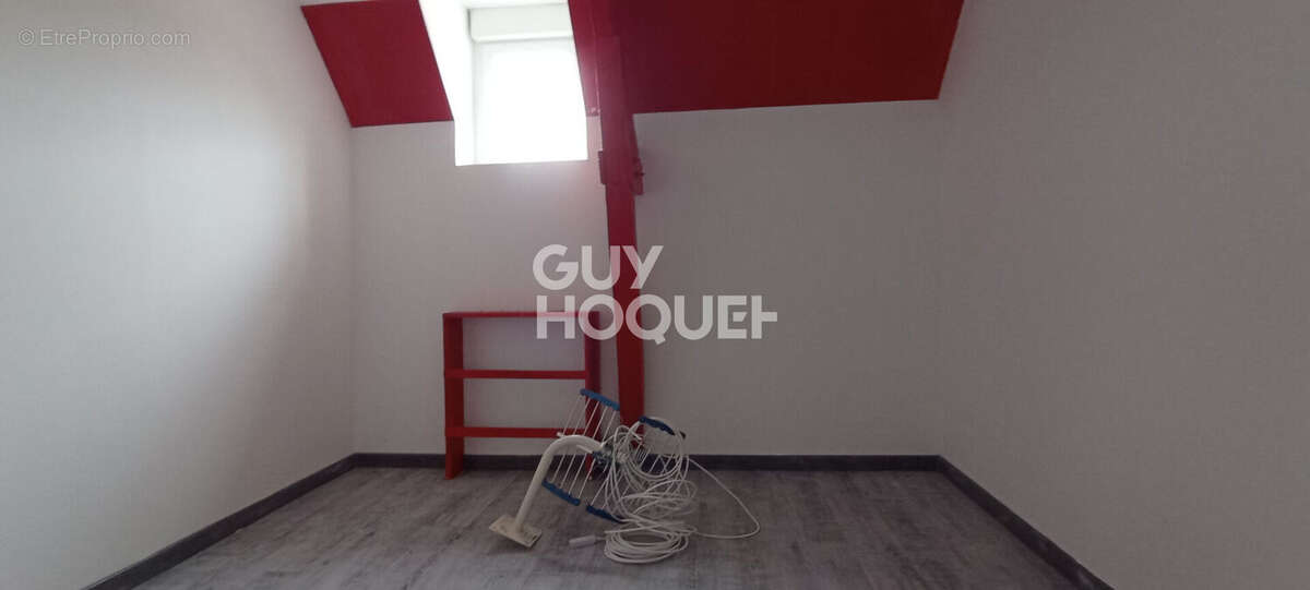 Maison à SAINT-CYR-DU-RONCERAY