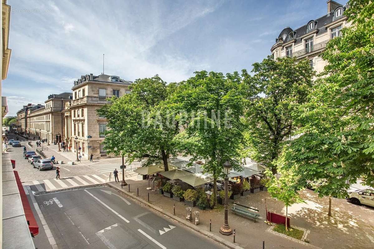 Appartement à PARIS-7E