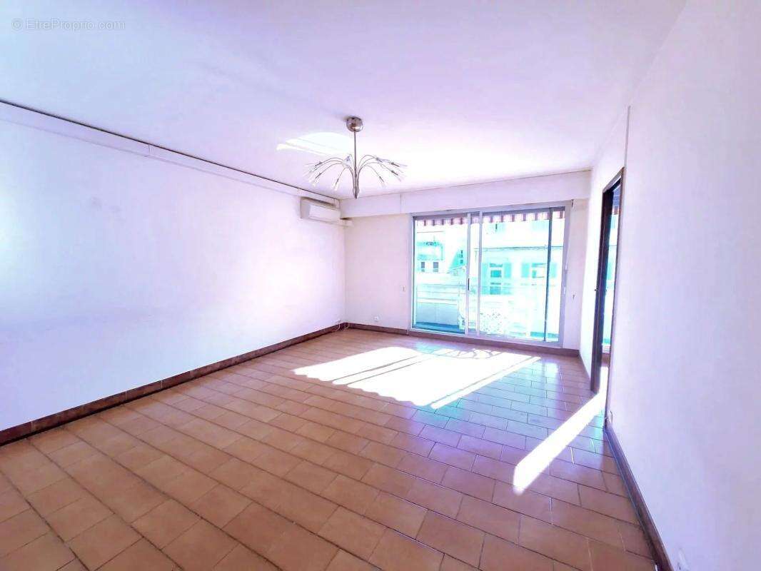 Appartement à MARSEILLE-5E