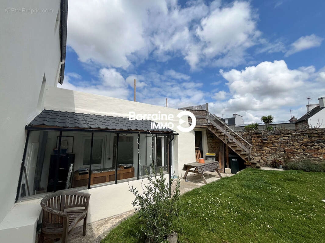 Maison à LE RELECQ-KERHUON