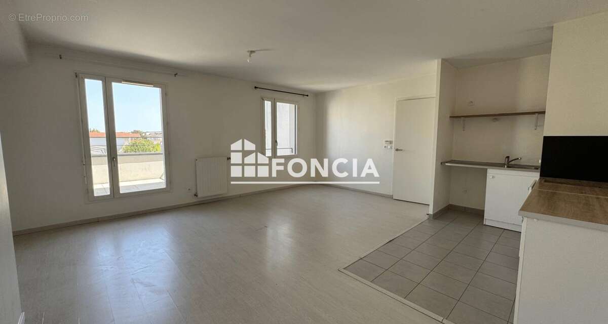 Appartement T3 68m2 en dernier étage avec extérieur et parking BASSIN à FLOT - photo 3