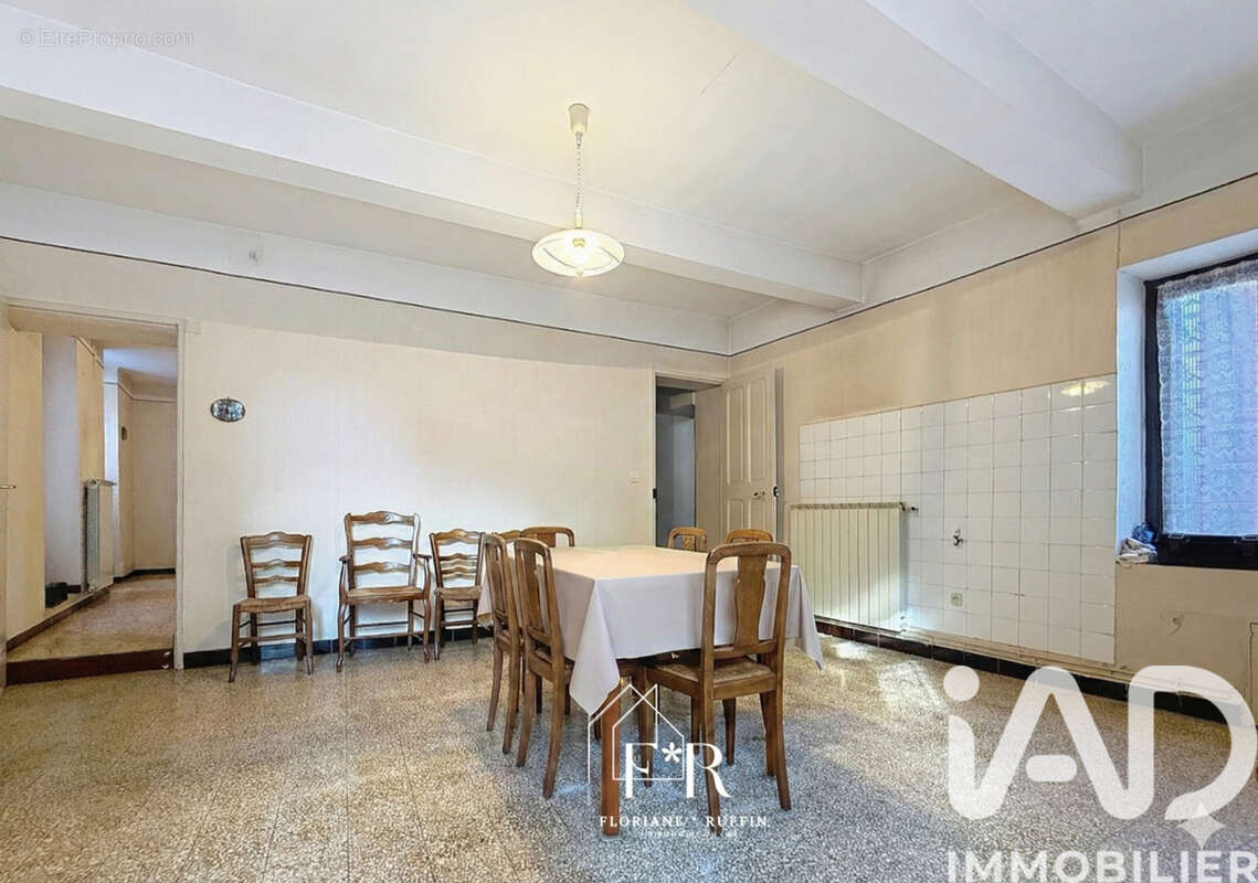 Photo 3 - Maison à ENTRAIGUES-SUR-LA-SORGUE