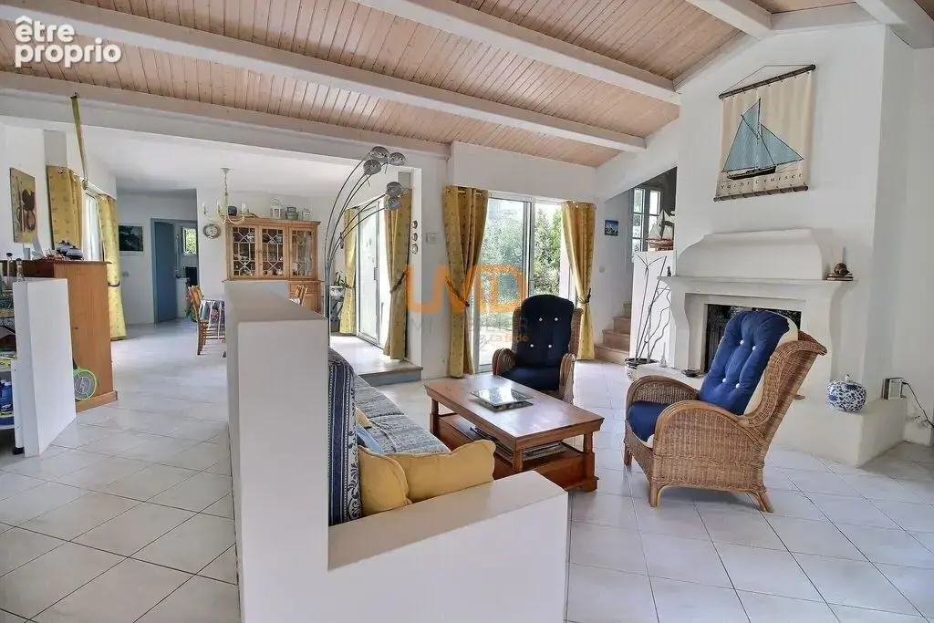 Maison de plain pied proche du centre village - photo 2