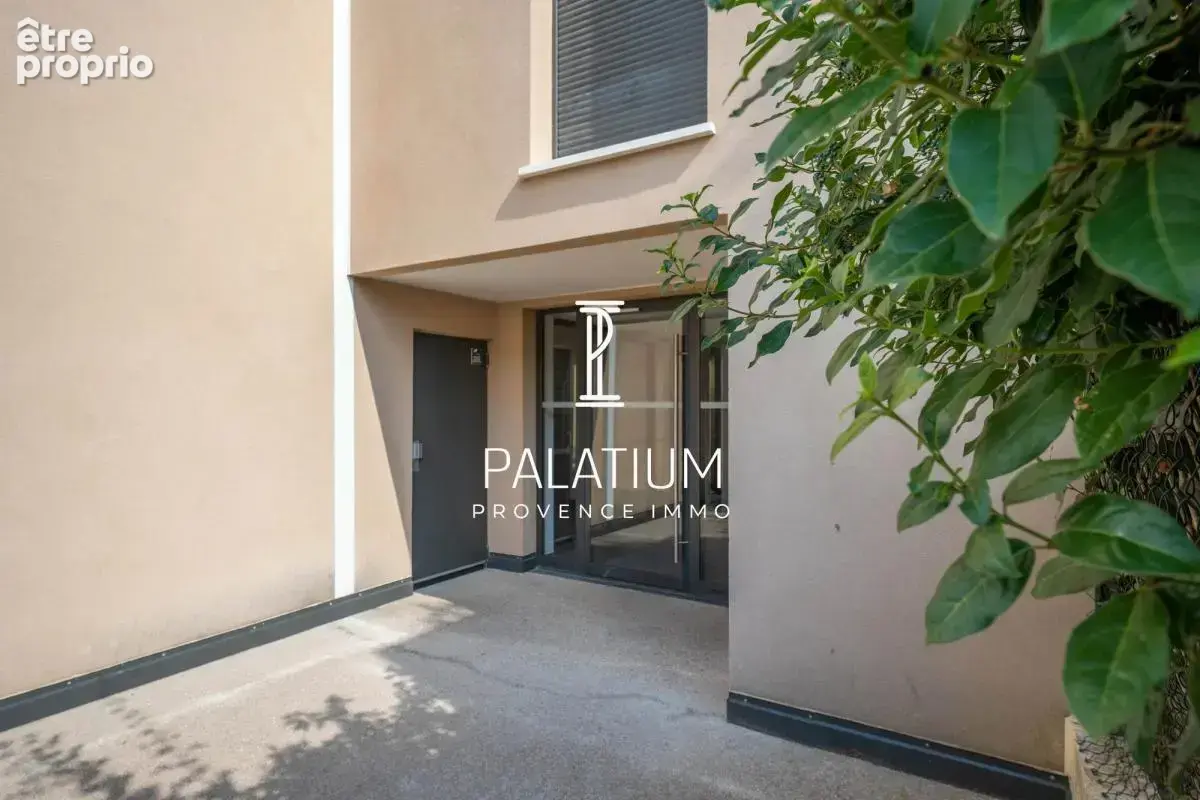 Appartement T2 avec terrasse & parking - 45 m² - LUYNES - photo 13