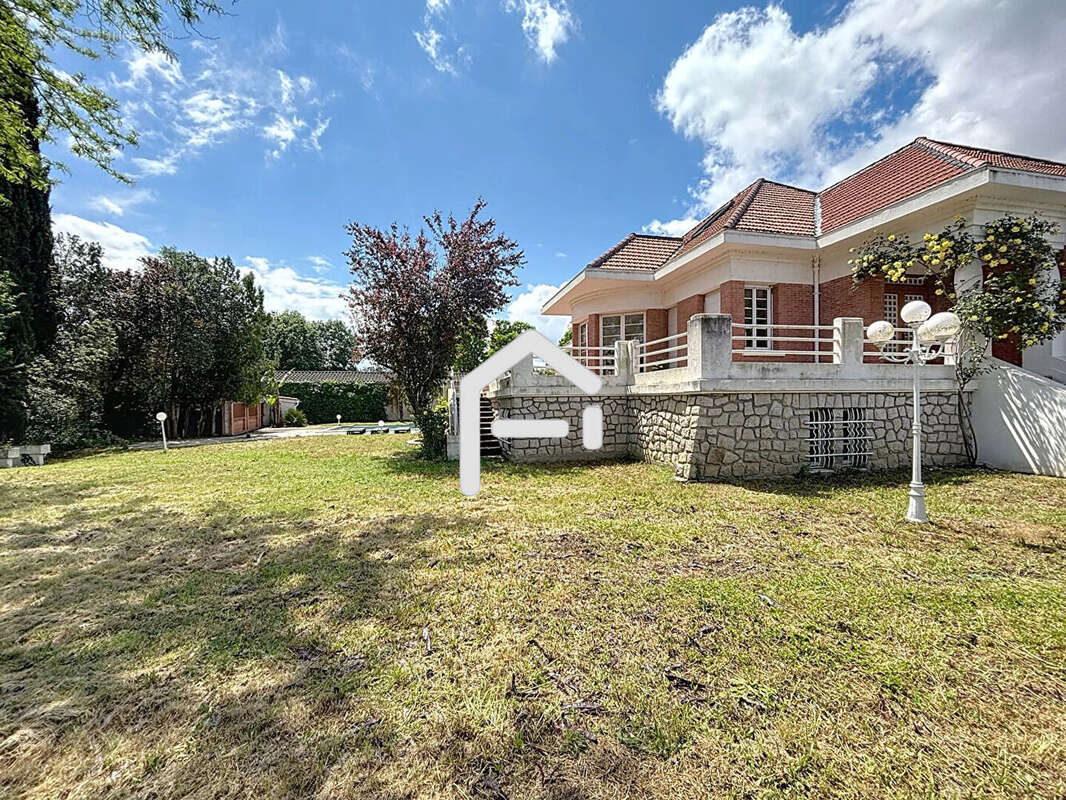 Maison à LACROIX-FALGARDE