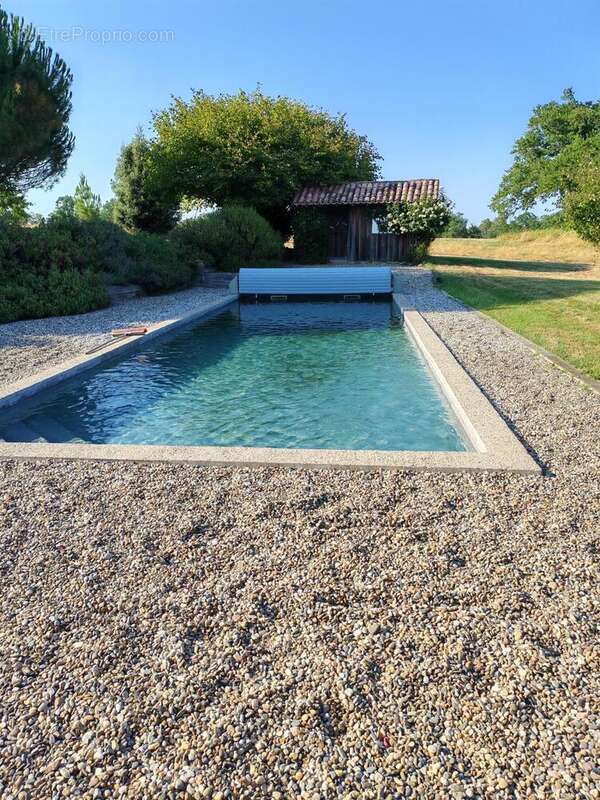 Maison 236 m² à Coimeres  - photo 2