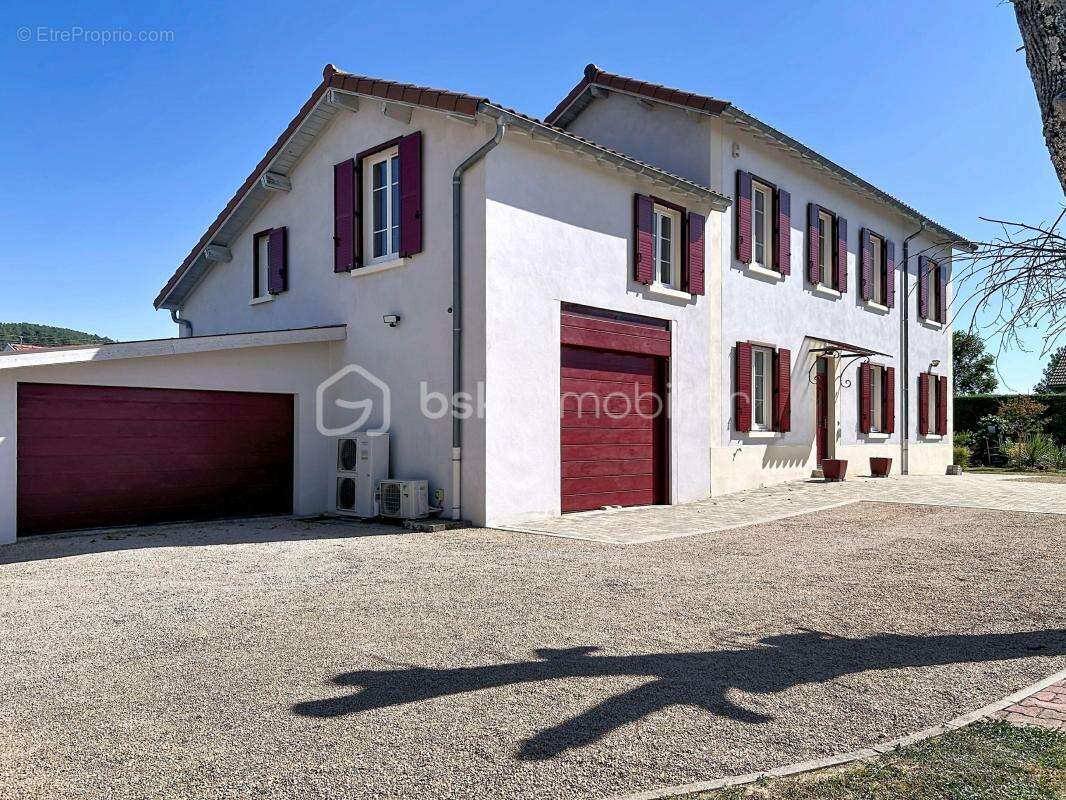 BEYNOST – Maison familiale de caractère alliant le charme de l'ancien et le confort moderne - photo 2
