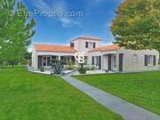 Maison à SAINTE-RADEGONDE-DES-NOYERS