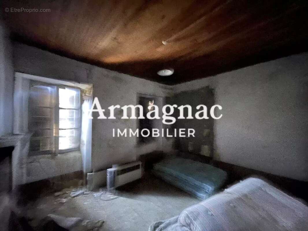 Maison à VIC-FEZENSAC