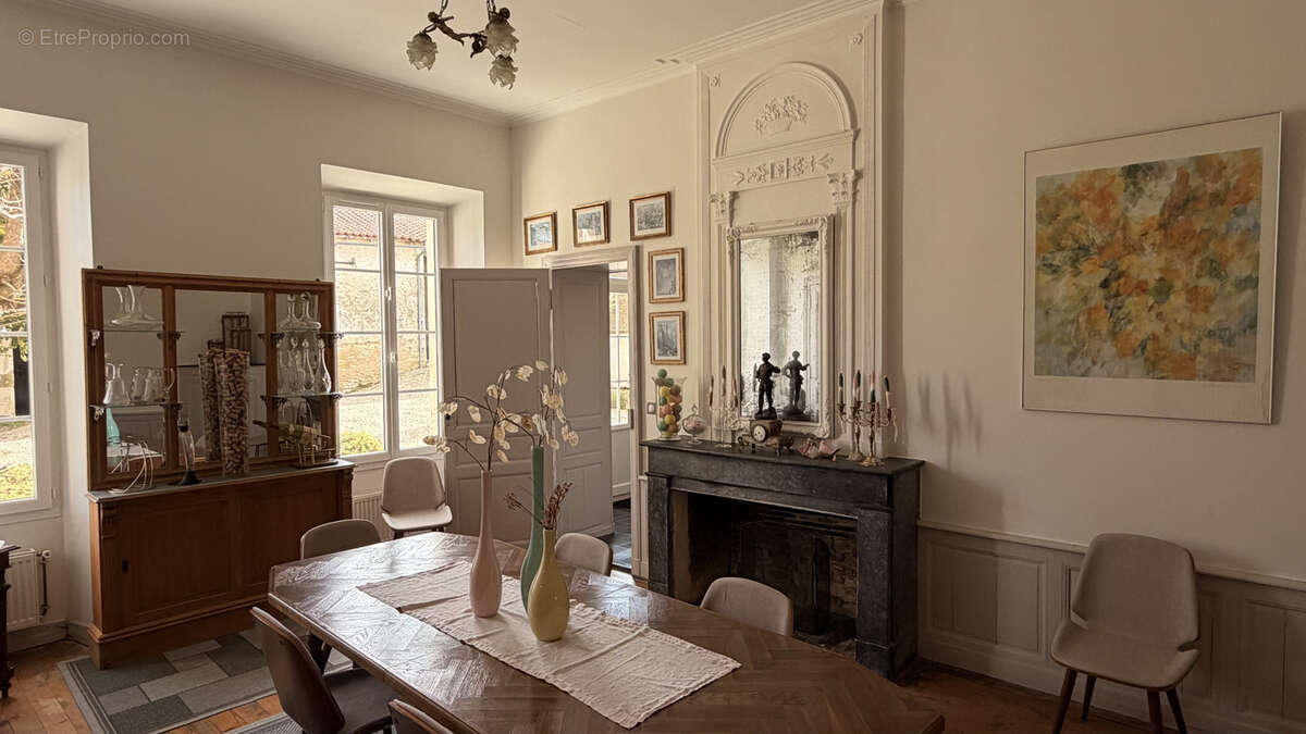 Maison à SAINT-JEAN-D'ANGELY