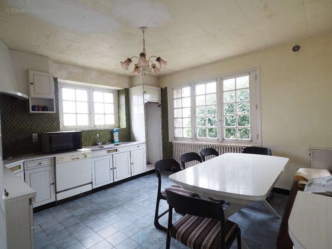 Maison familiale ou immeuble de rapport + Longère à rénover + Hangar fermé environ 160 m² - photo 4