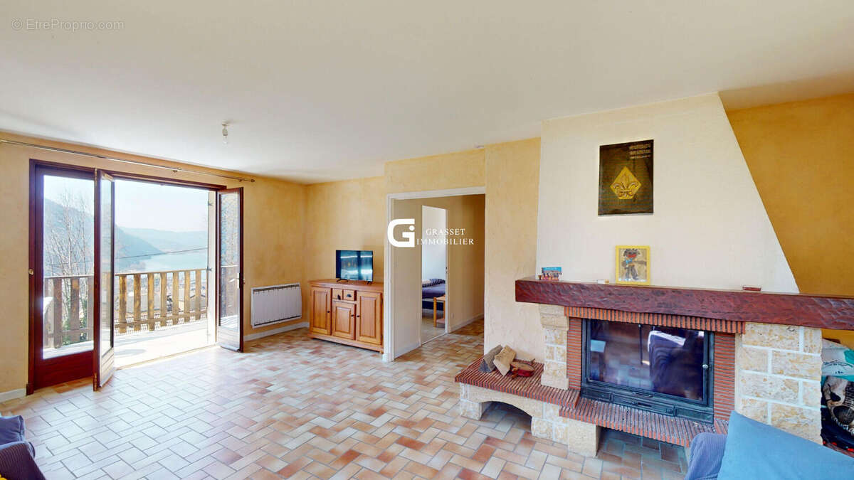 Maison à NANTUA