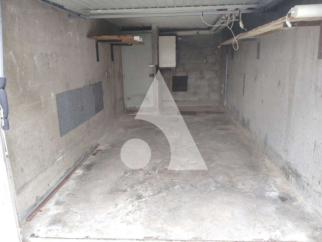 Parking à SAINT-MAURICE-DE-BEYNOST