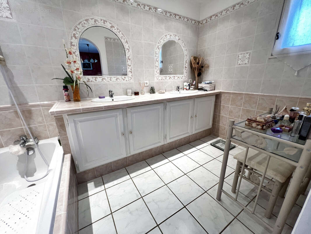 Maison à BORMES-LES-MIMOSAS