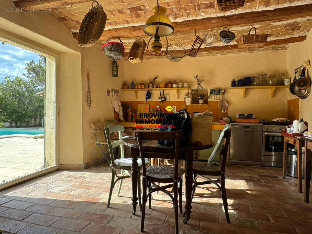 Maison 273 m² à Grillon  - photo 7