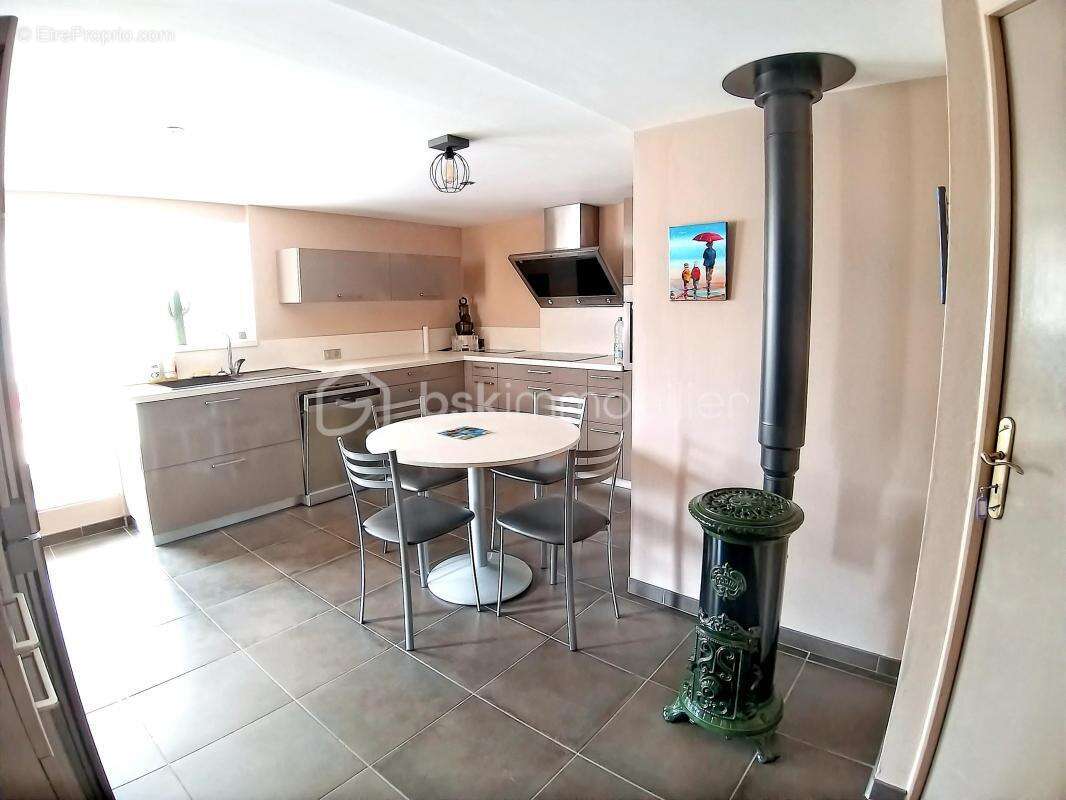 Maison à SAUGNAC-ET-CAMBRAN