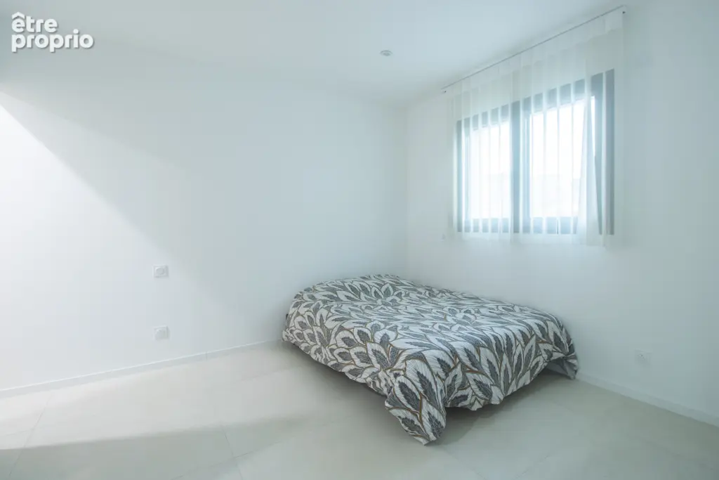 Maison contemporaine - 6 pièces - 145 m² - 4 chambres - Terrasse, Jardin et Garage - photo 12