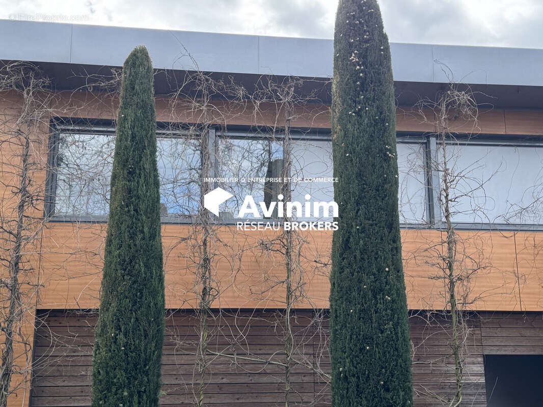 Commerce à SAINTE-FOY-LES-LYON