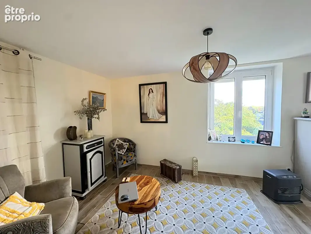FINISTÈRE: Scaër. Maison familiale de 3 chambres avec grenier aménageable et terrain clos de 989 m², au calme en impasse et à pi - photo 8