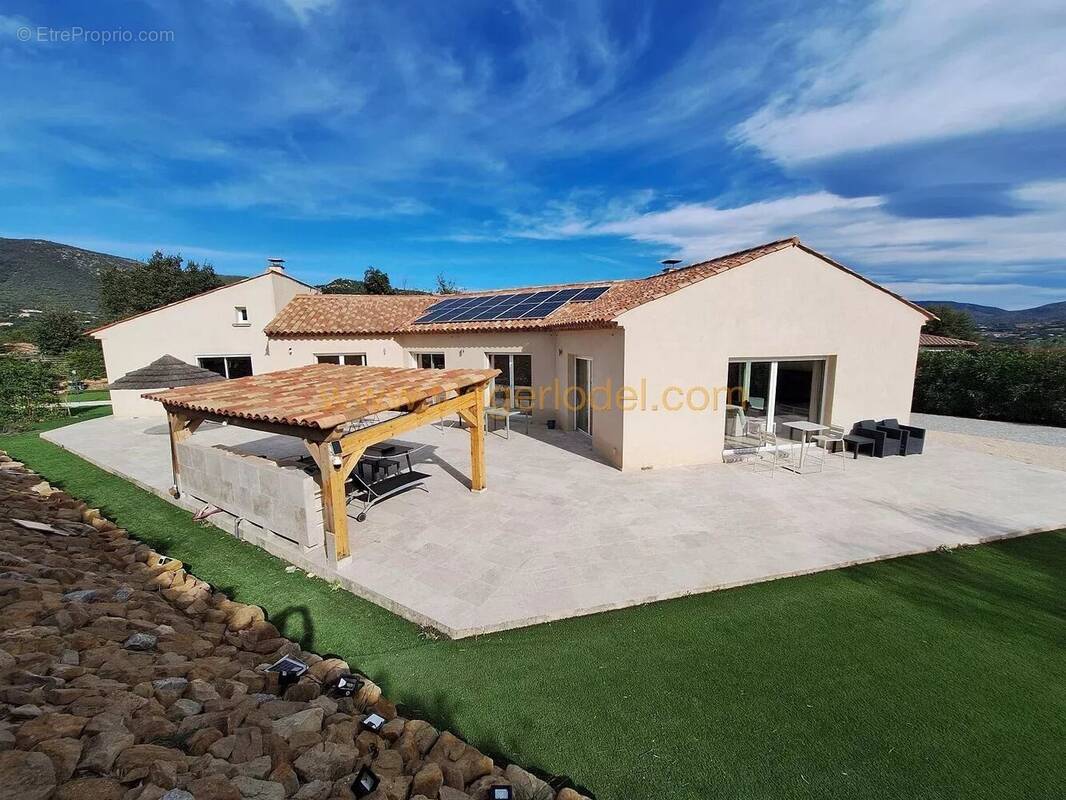 Maison à PLAN-DE-LA-TOUR