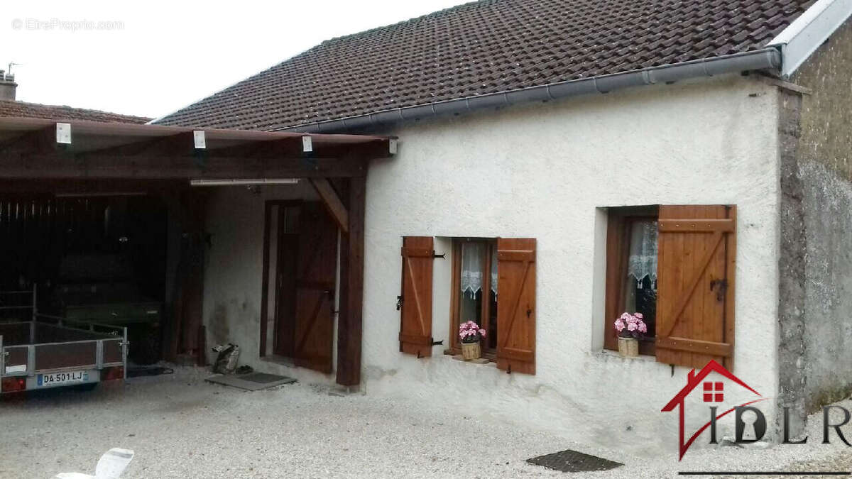 Maison à MONTCHARVOT