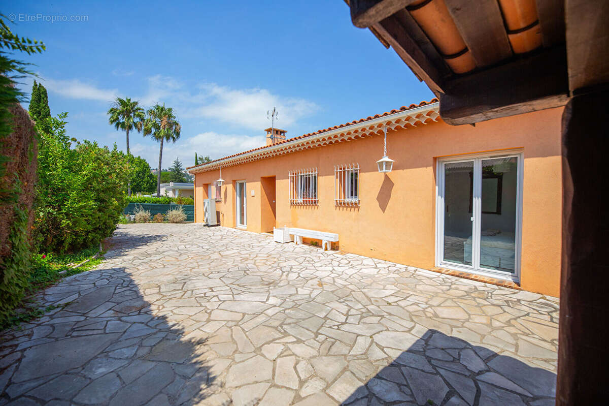 Maison à MANDELIEU-LA-NAPOULE