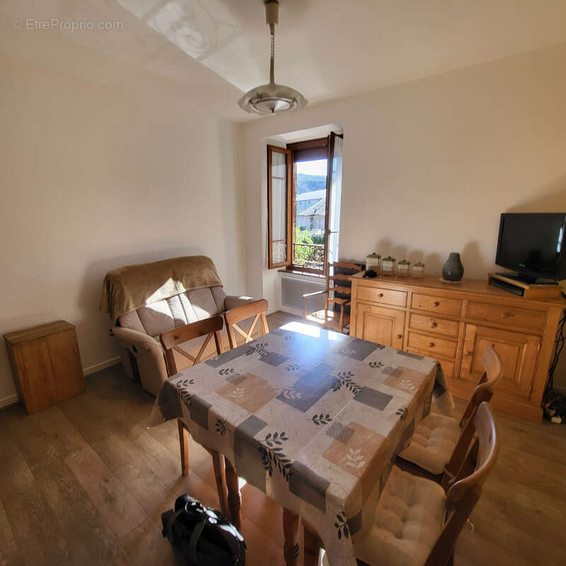 Appartement à RIOM-ES-MONTAGNES