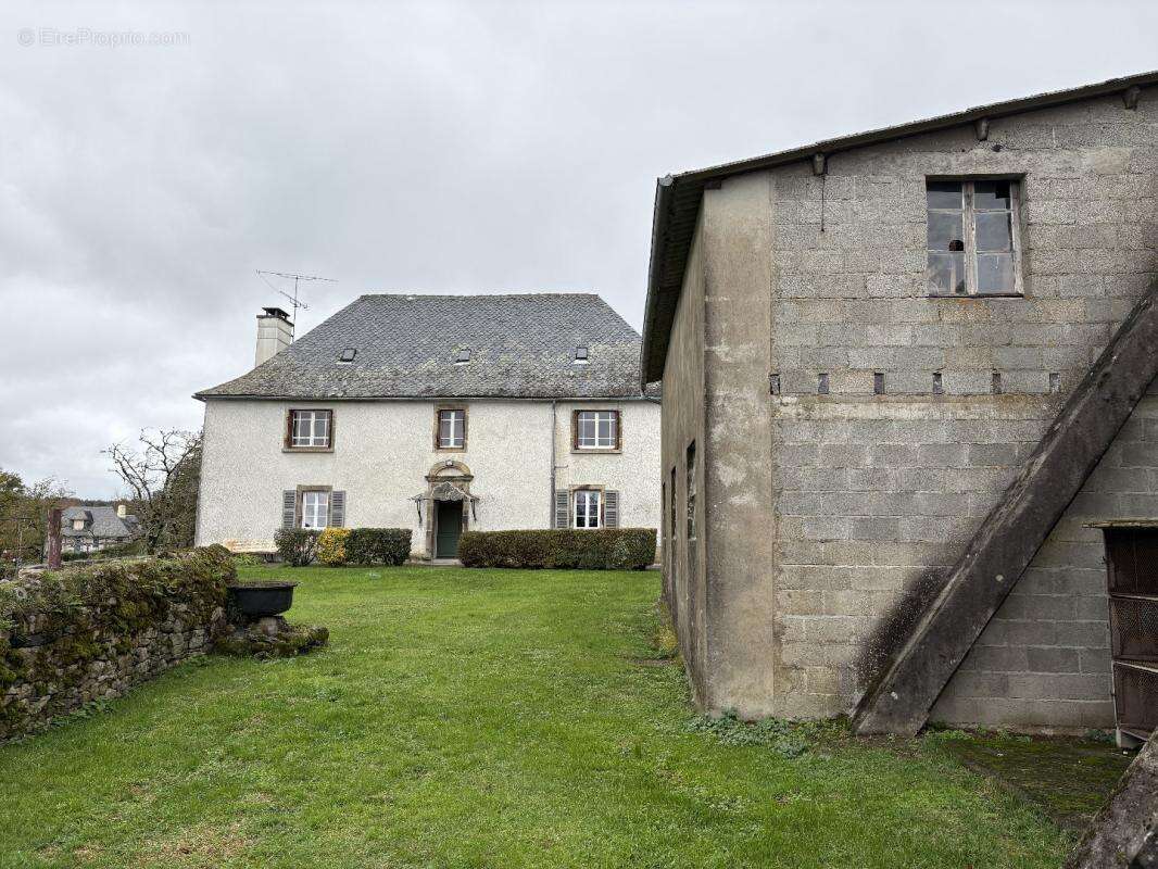 Maison à ALBUSSAC