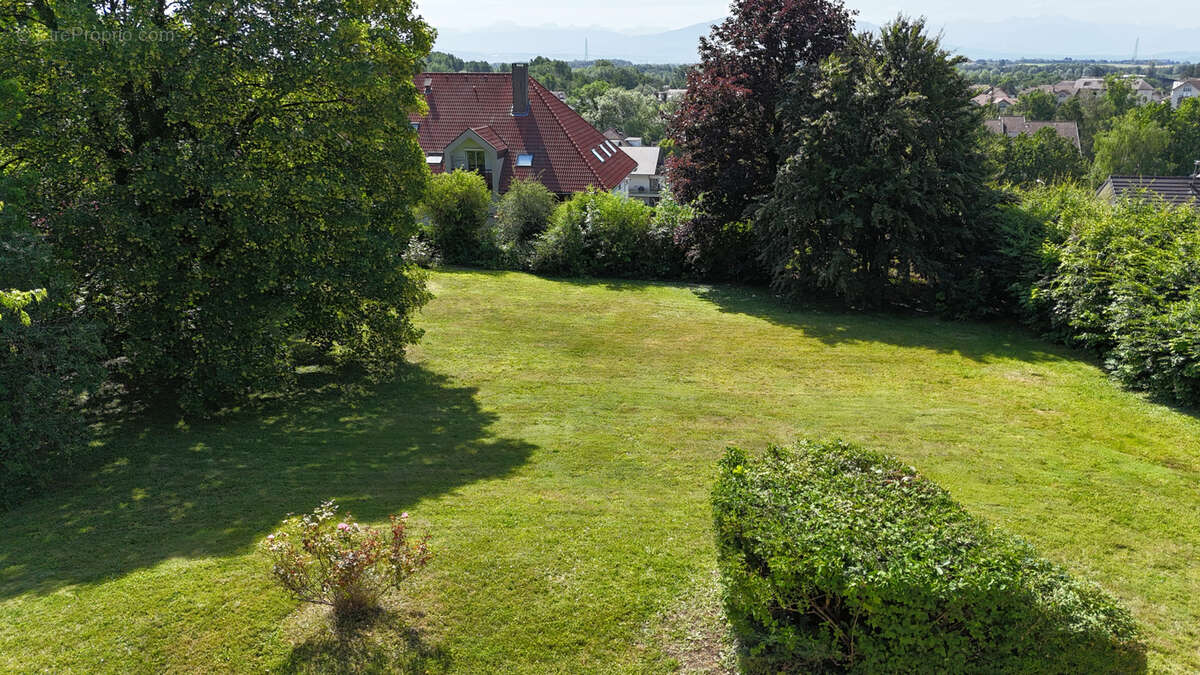 Terrain à DIVONNE-LES-BAINS