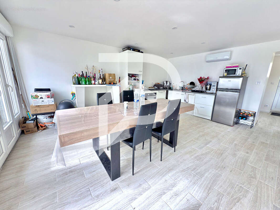 Maison à MANDRES-LA-COTE