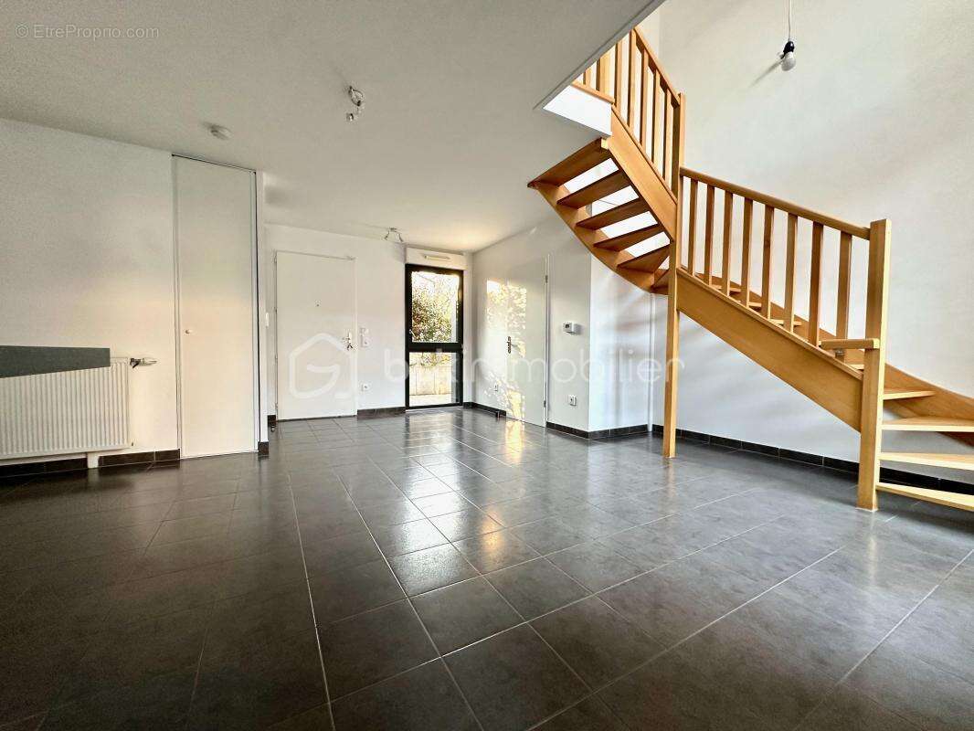 Duplex 3 pièces – 68 m² – Parking - Loggia - Pontoise Saint-Martin - photo 3