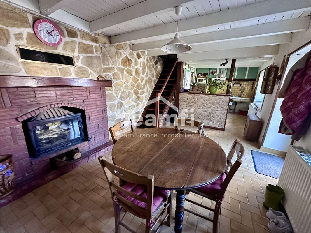 Maison 112 m² à Saint-Remy-Sur-Durolle  - photo 3