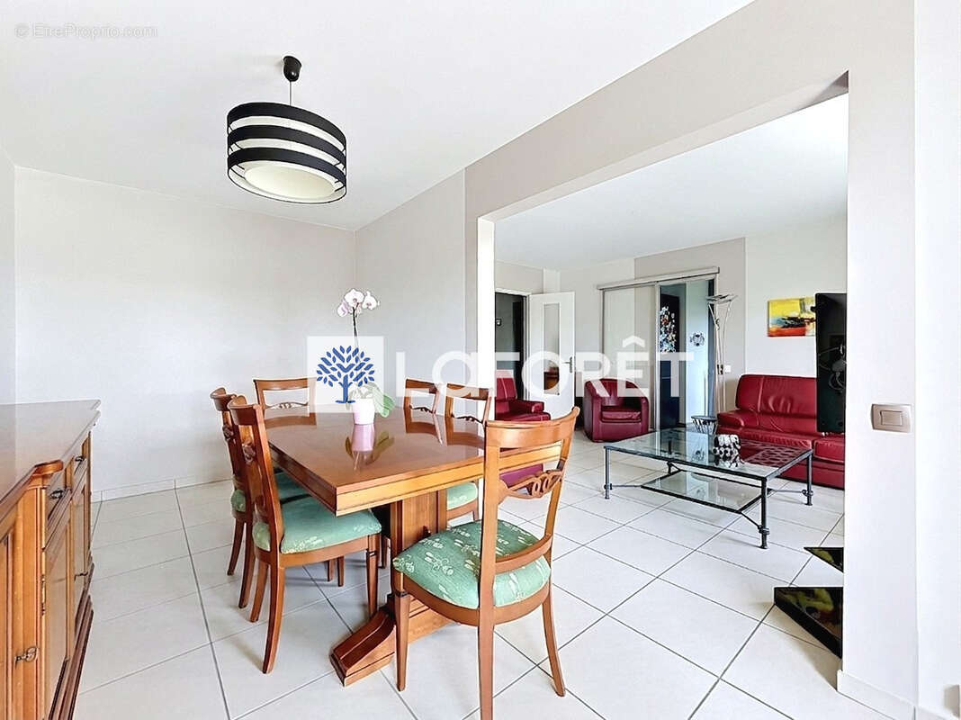 Appartement à DECINES-CHARPIEU